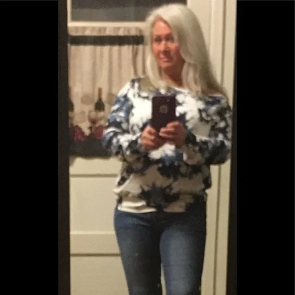 Tie Dye Top NWT- 1M - Picture 2 of 9